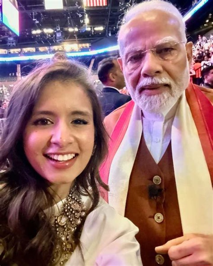 Aishwarya Majmudar Biography, Age, Height, Husband, Net Worth, Family