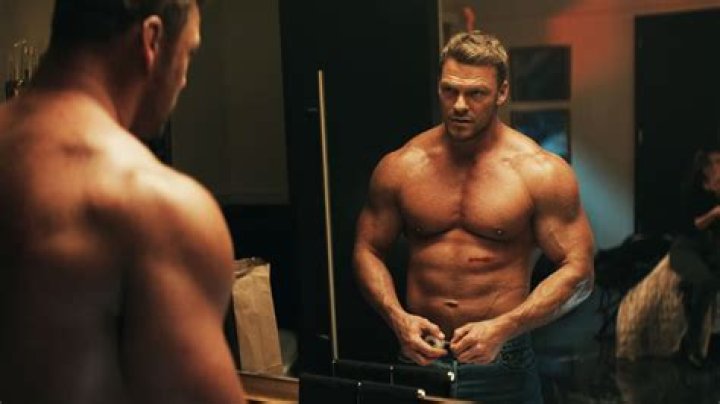 Alan Ritchson biografía, edad, altura, esposo, net worth, familia
