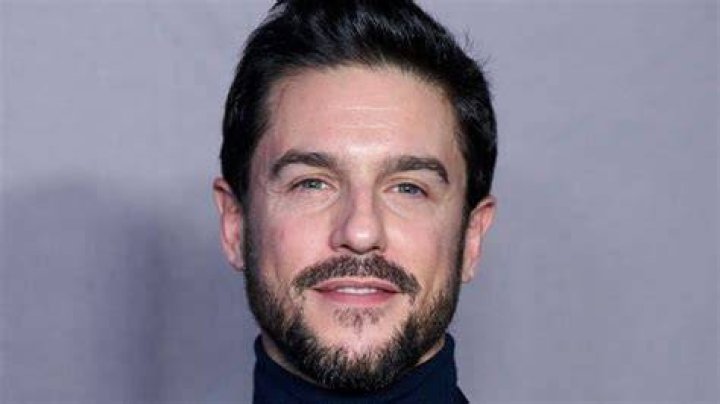 Alejo Sauras biografía, edad, altura, esposo, net worth, familia