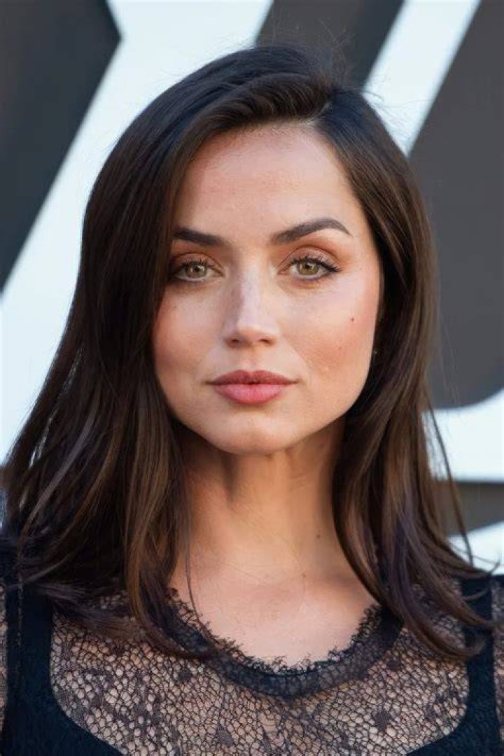 Ana de Armas biografía, edad, altura, esposa, net worth, familia