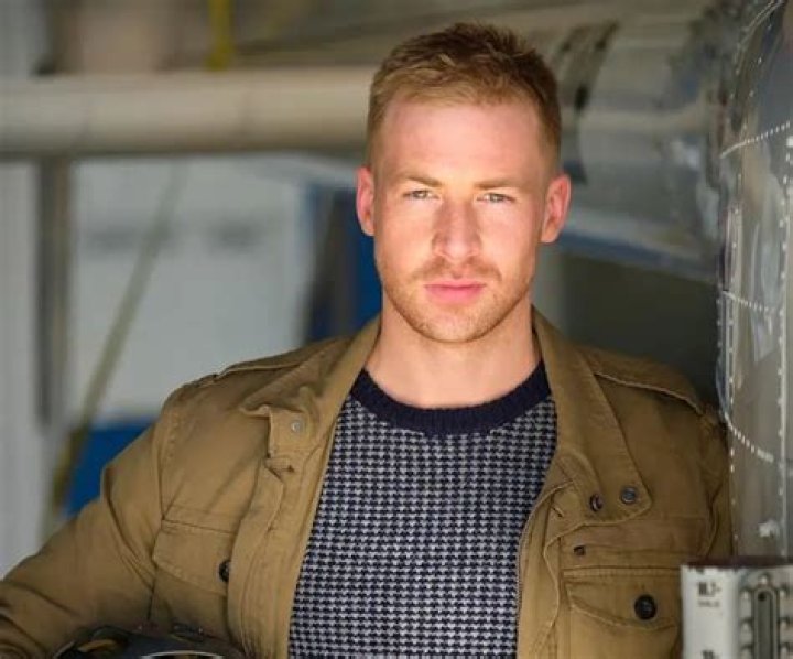 Angus McLaren Biography, Age, Height, Wife, Net Worth, Family