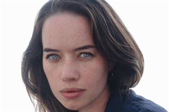 Anna Popplewell Biography, Age, Height, Husband, Net Worth, Family