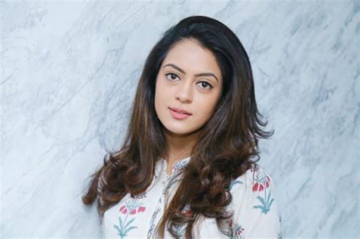 Anya Singh Biography, Age, Height, Husband, Net Worth, Family