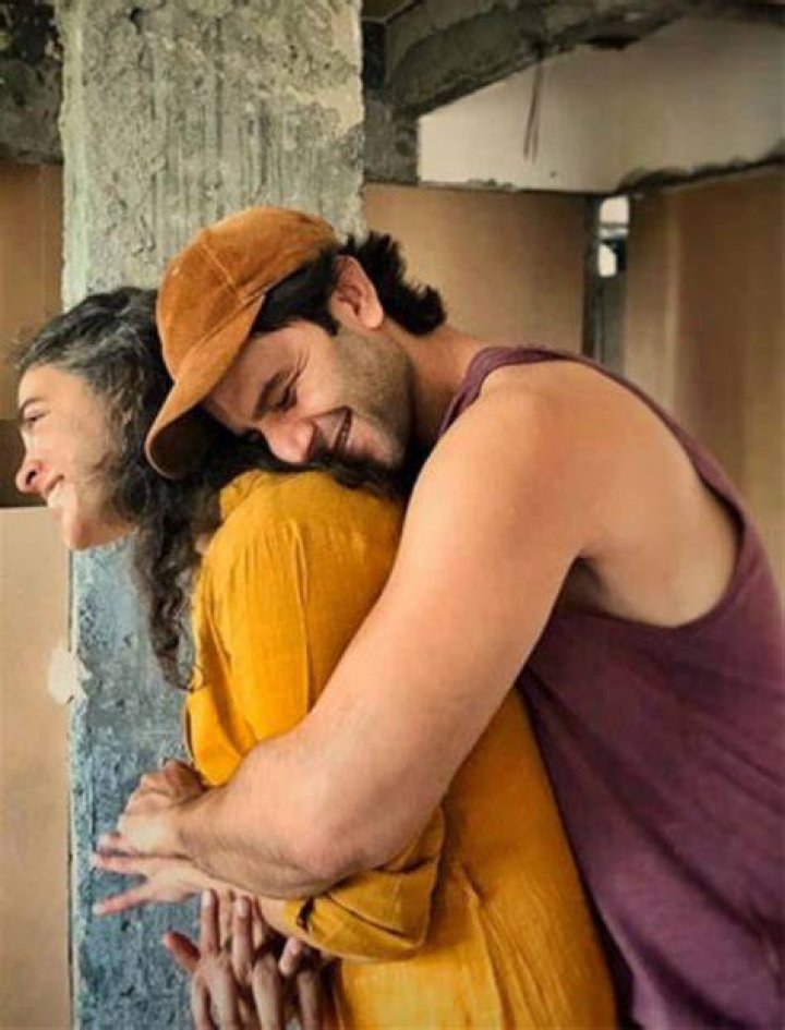 Arjun Mathur Biography, Age, Height, Wife, Net Worth, Family