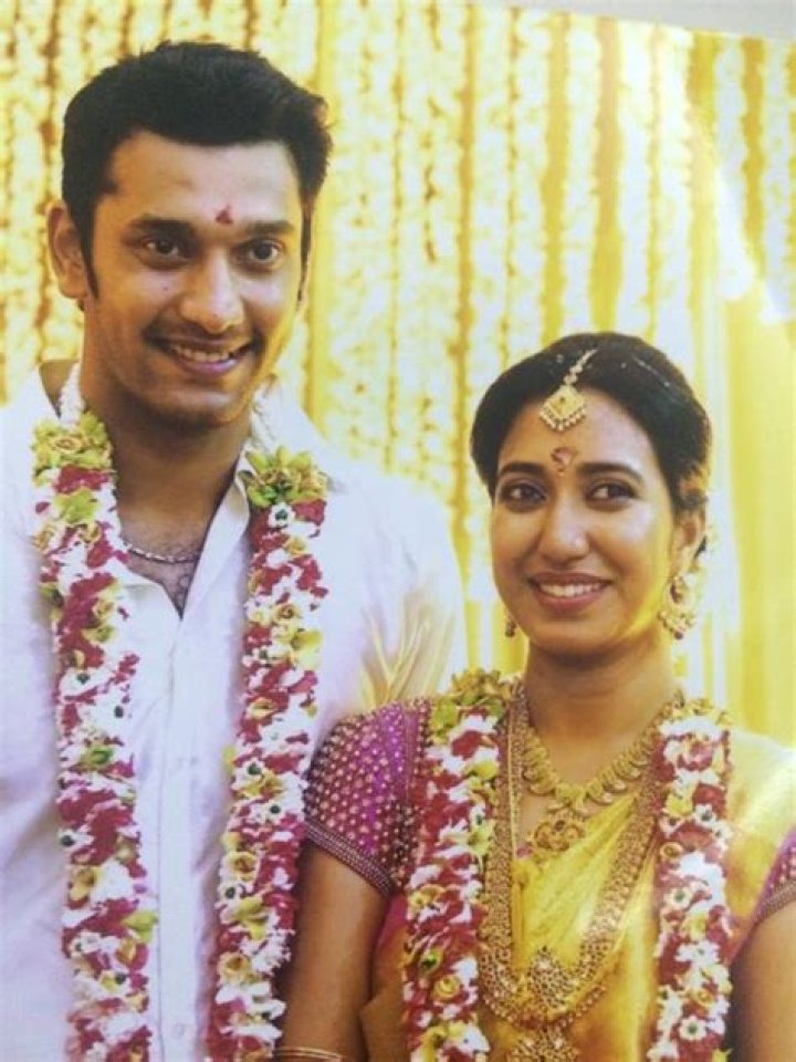 Arulnithi Biography, Age, Height, Wife, Net Worth, Family