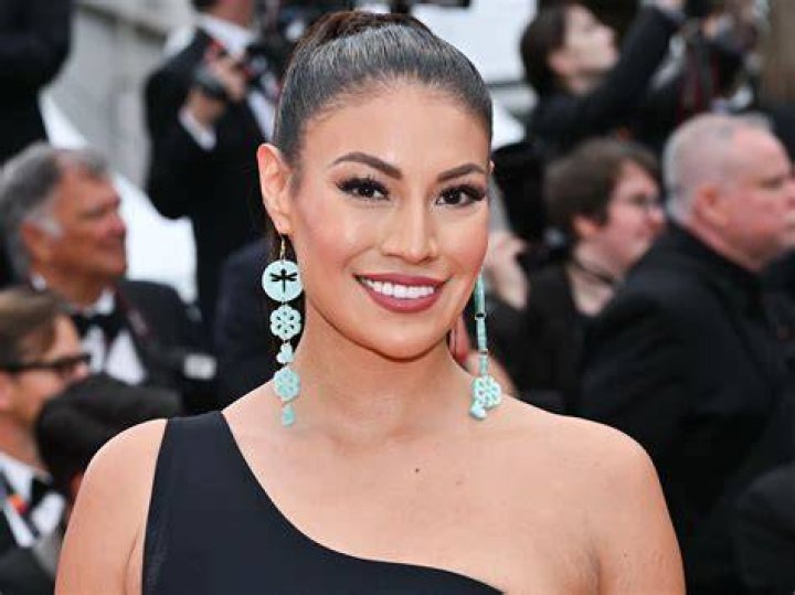 Ashley Callingbull-Burnham Biography, Age, Height, Husband, Net Worth, Family
