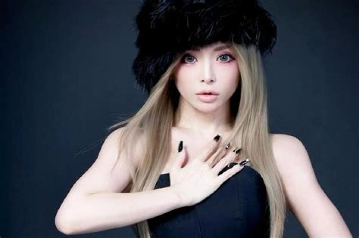 Ayumi Hamasaki Biography, Age, Height, Husband, Net Worth, Family