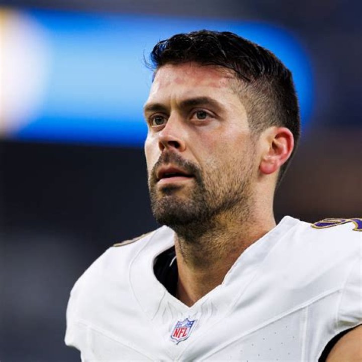 Bob Tucker (American football) Biography, Age, Height, Wife, Net Worth and Family