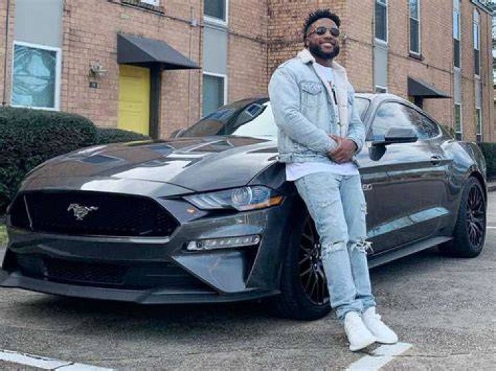 Boston Scott Biography, Age, Height, Wife, Net Worth, Family