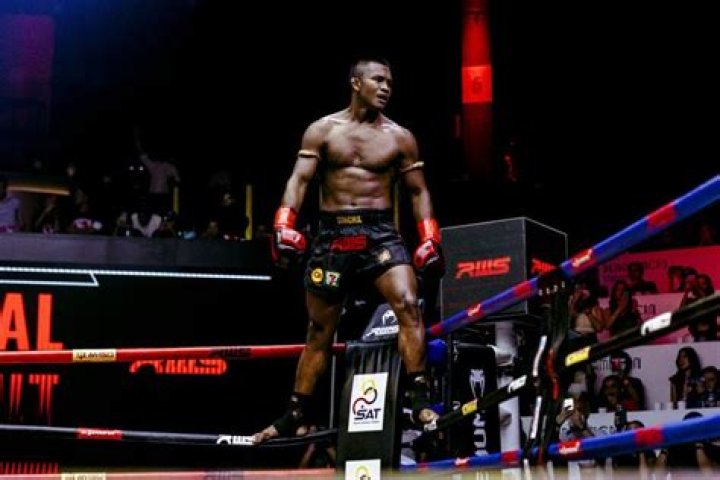 Buakaw Banchamek Biography, Age, Height, Wife, Net Worth, Family