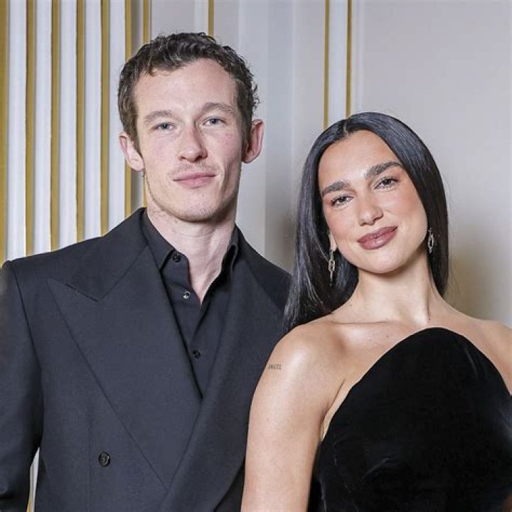 Charles Russell biografía, edad, altura, esposo, net worth, familia