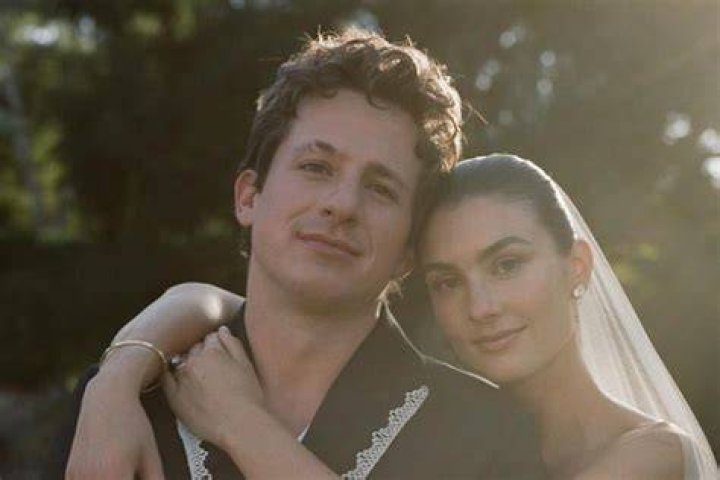 Charlie Puth biografía, edad, altura, esposo, net worth, familia
