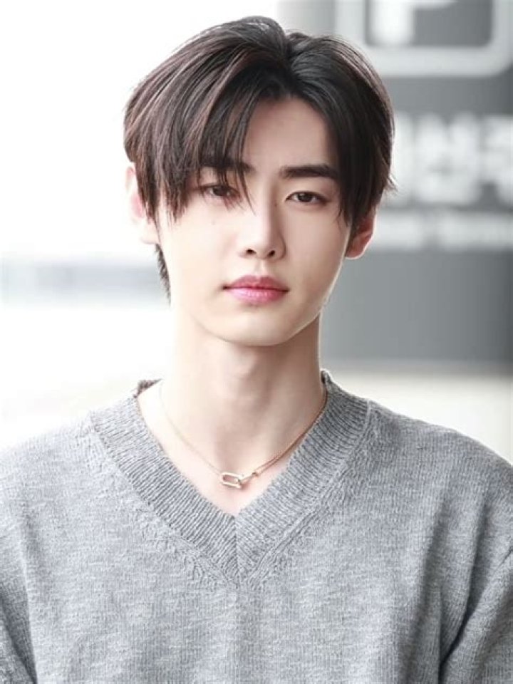 Choi Sung-hoon Biography, Age, Height, Wife, Net Worth, Family