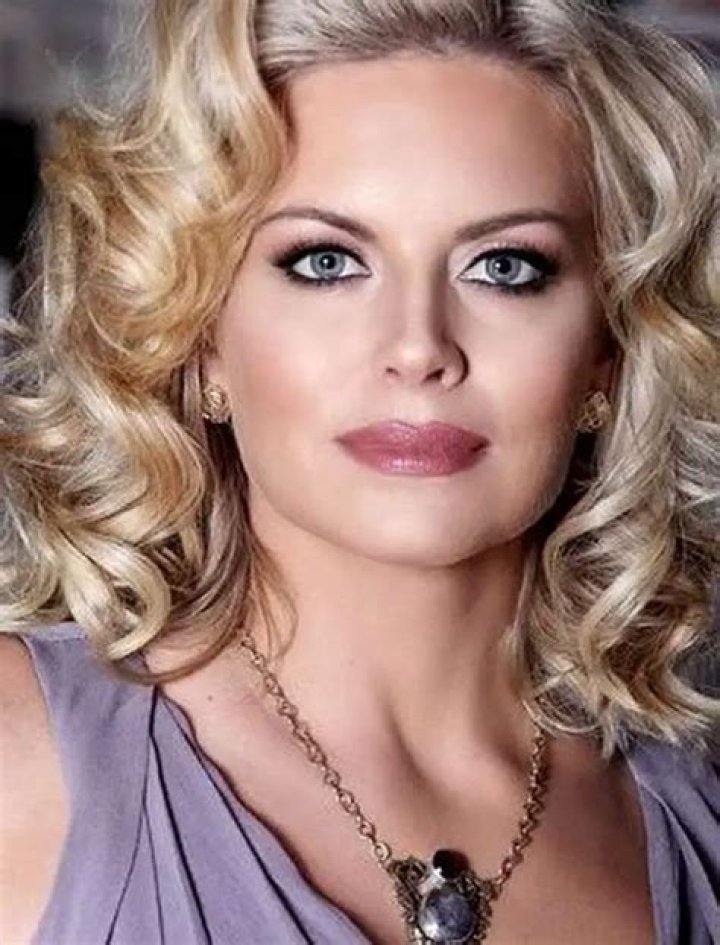 Courtney Friel Biography, Age, Height, Husband, Net Worth, Family