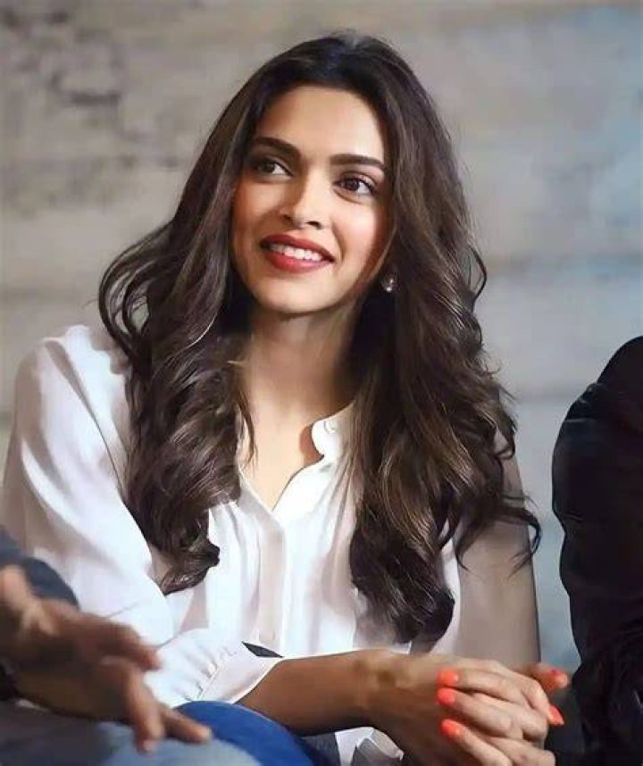 Deepika Padukone Biography, Age, Height, Husband, Net Worth, Family