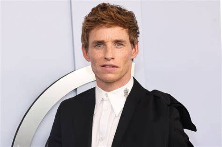 Eddie Redmayne Biography, Age, Height, Wife, Net Worth, Family