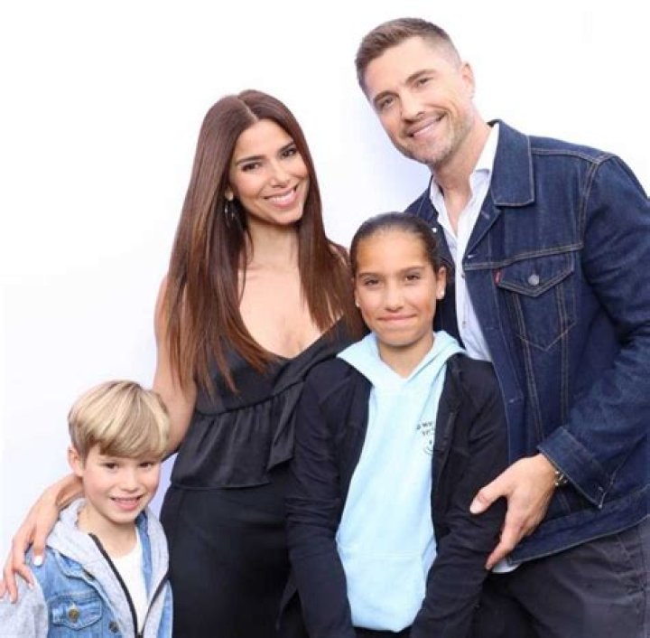 Eric Winter Biography, Age, Height, Wife, Net Worth, Family