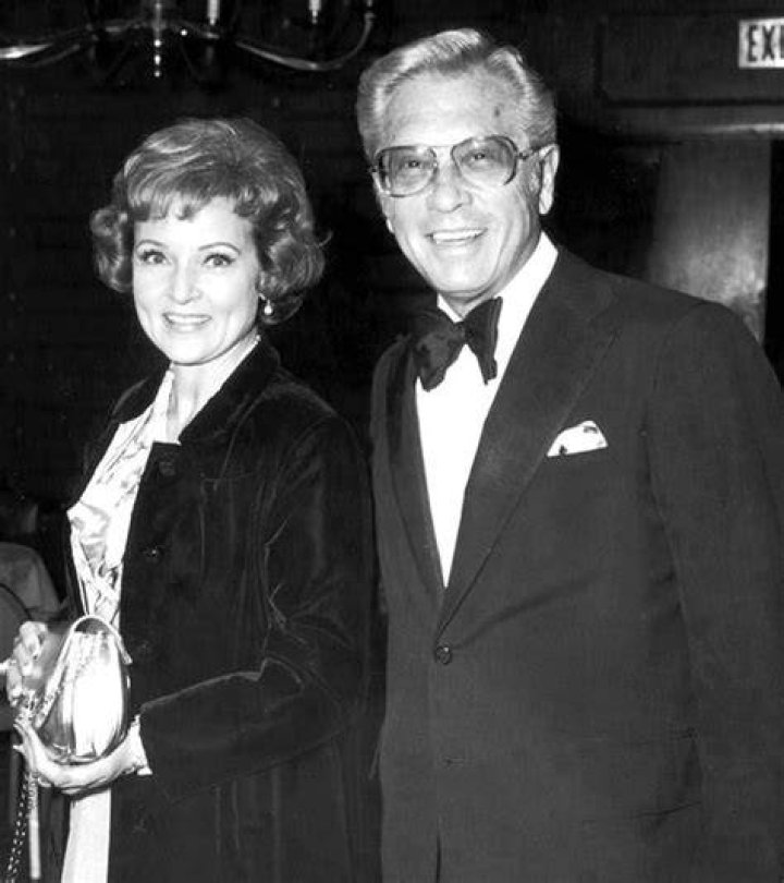 Estelle Getty Biography, Age, Height, Husband, Net Worth, Family