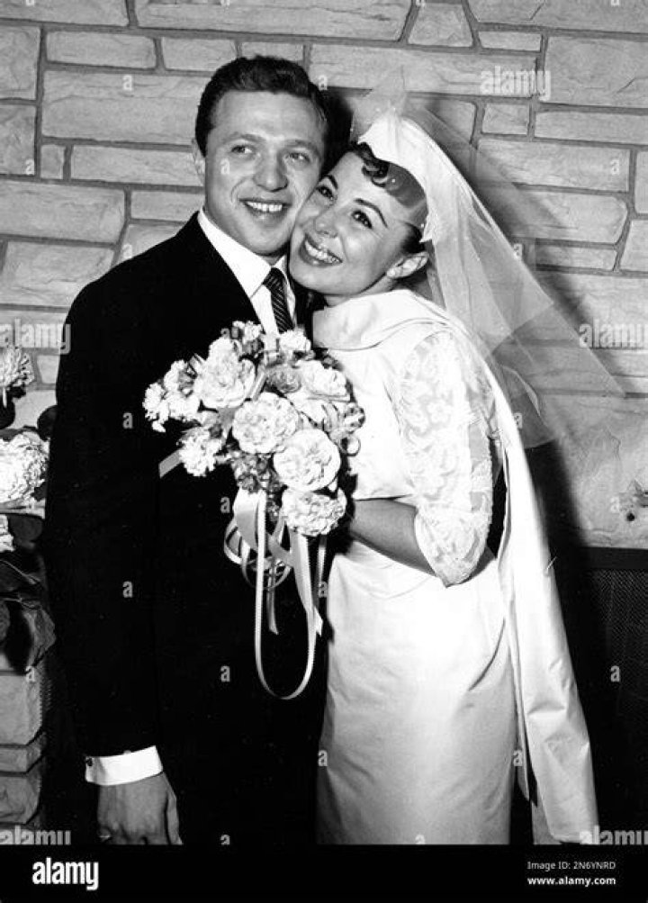 Eydie Gormé Biography, Age, Height, Husband, Net Worth, Family