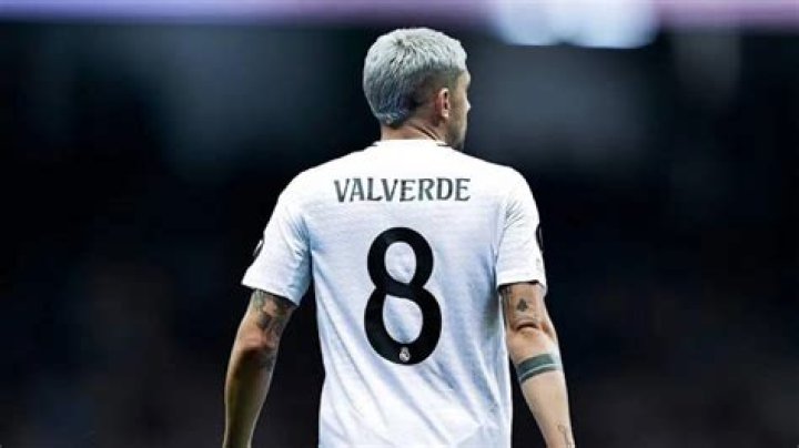 Federico Valverde Biography, Age, Height, Wife, Net Worth, Family