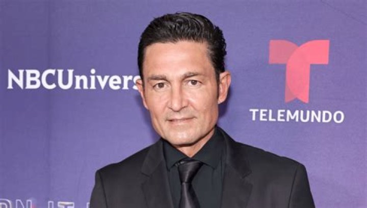 Fernando Colunga biografía, edad, altura, esposo, net worth, familia