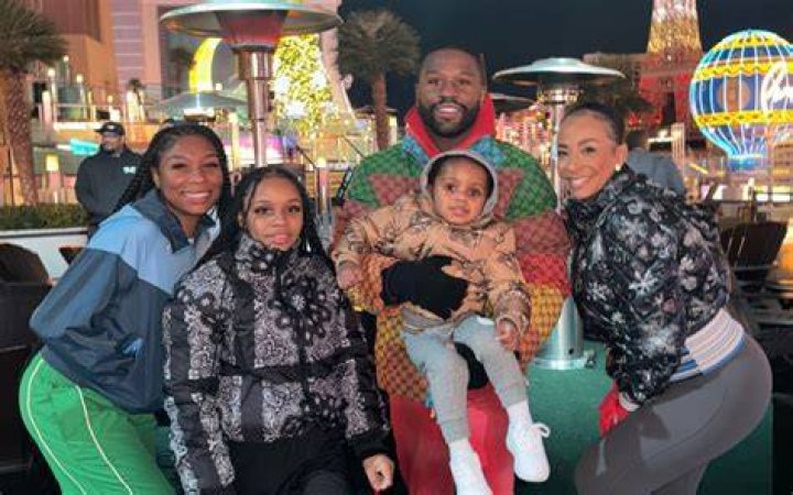 Floyd Mayweather Jr. Biography, Age, Height, Wife, Net Worth, Family