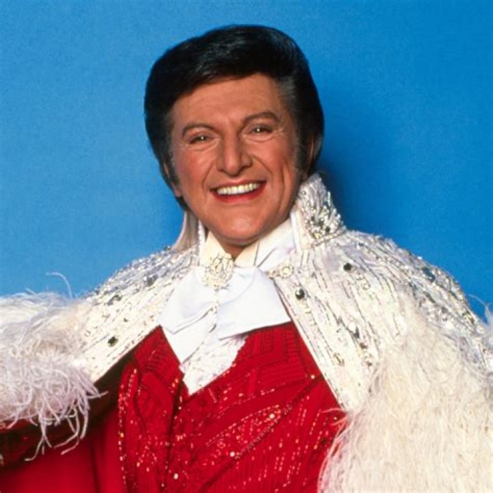 Frances Liberace Biography, Age, Height, Husband, Net Worth, Family