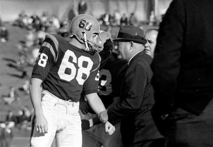 Frank Howard (American football coach) Biography, Age, Height, Wife, Net Worth and Family