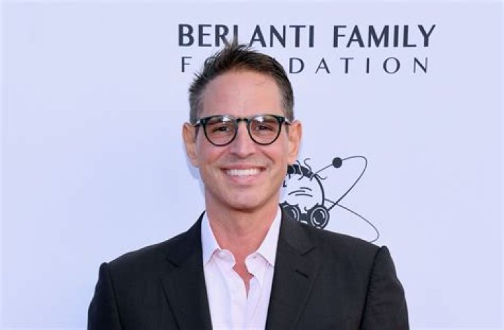 Greg Berlanti Biography, Age, Height, Wife, Net Worth, Family