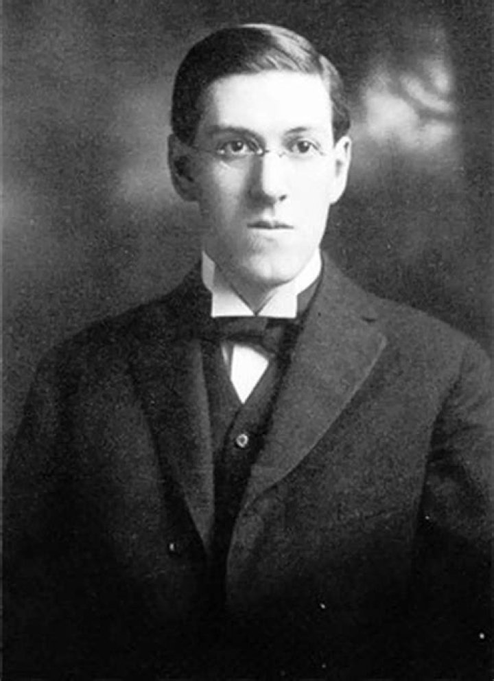 H.P. Lovecraft Biography, Age, Height, Wife, Net Worth, Family