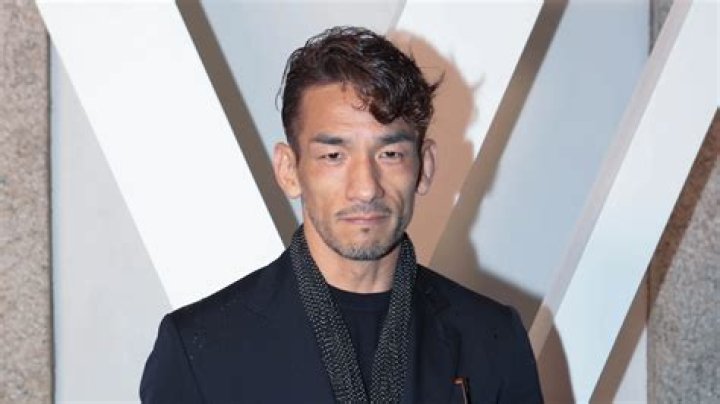 Hidetoshi Nakata Biography, Age, Height, Wife, Net Worth, Family
