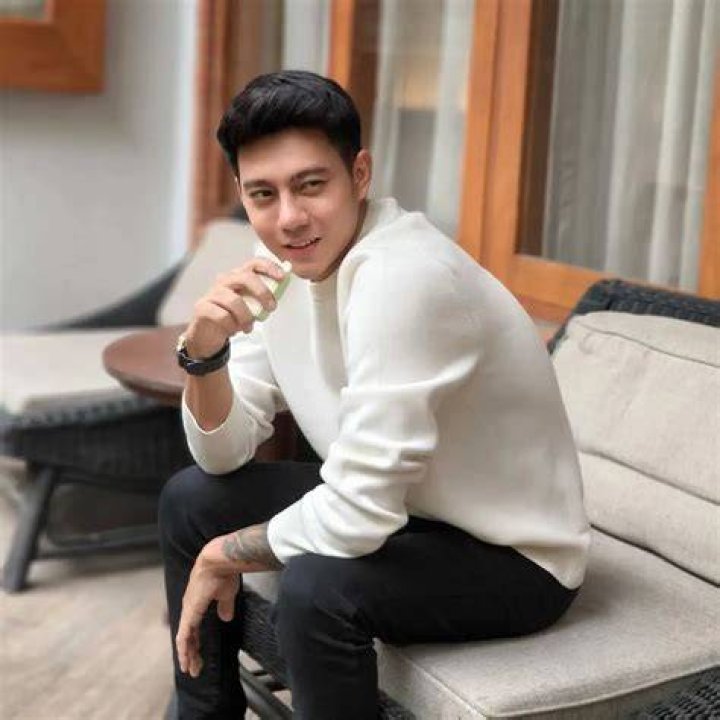 Hlwan Paing Biography, Age, Height, Wife, Net Worth, Family