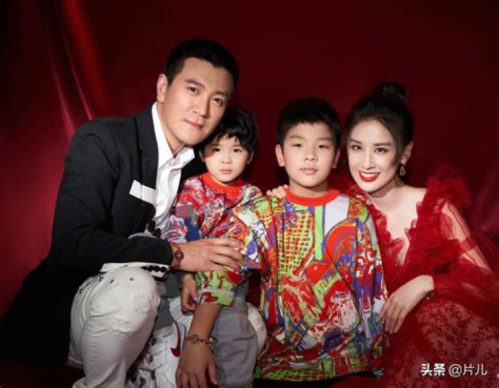 Huang Shengyi Biography, Age, Height, Husband, Net Worth, Family