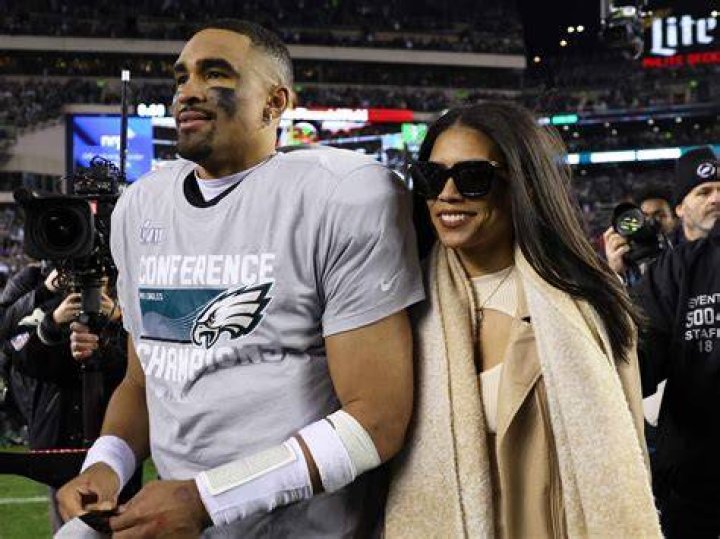 Jalen Hurts Biography, Age, Height, Wife, Net Worth, Family