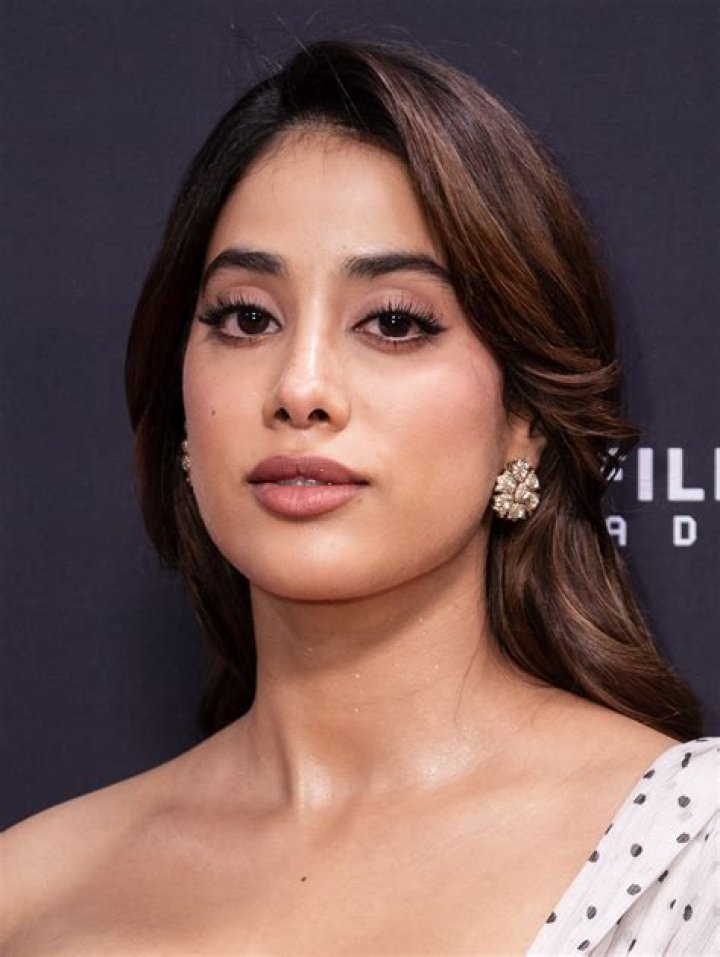 Janhvi Kapoor Biography, Age, Height, Husband, Net Worth, Family