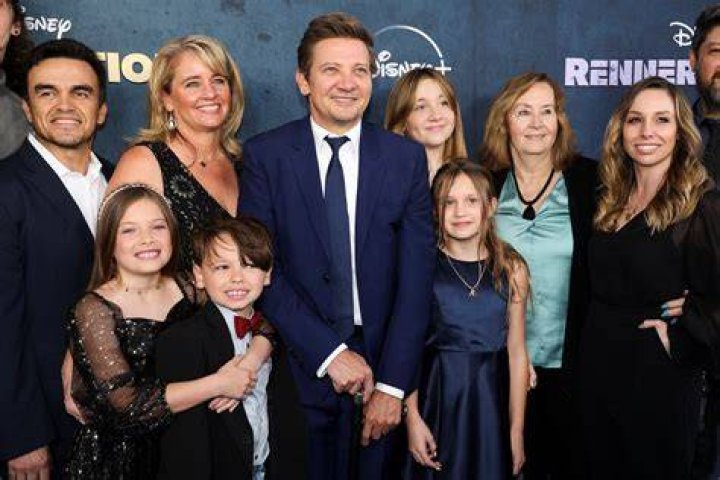 Jeremy Renner Biography, Age, Height, Wife, Net Worth, Family