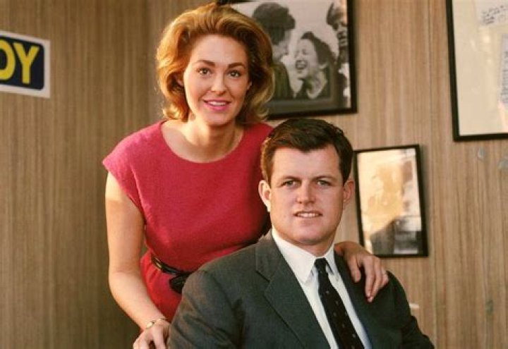 Joan Bennett Kennedy Biography, Age, Height, Husband, Net Worth, Family