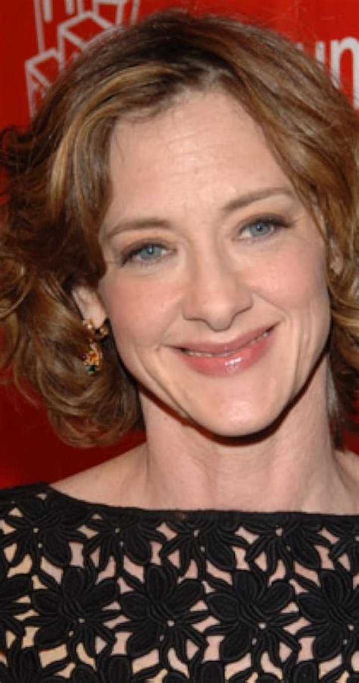 Joan Cusack Biography, Age, Height, Husband, Net Worth, Family