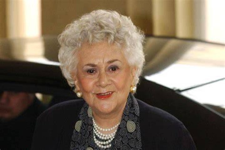 Joan Plowright Biography, Age, Height, Husband, Net Worth, Family