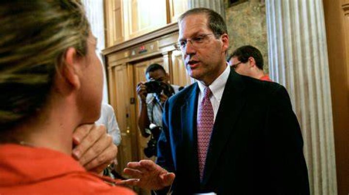 John E. Sununu Biography, Age, Height, Wife, Net Worth, Family