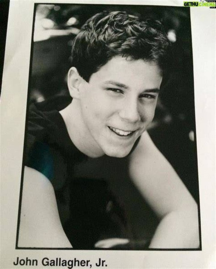John Gallagher Jr. Biography, Age, Height, Wife, Net Worth, Family