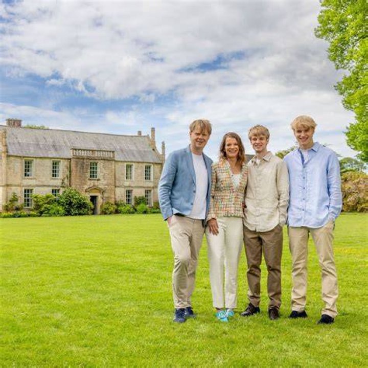 Julie Montagu, Viscountess Hinchingbrooke Biography, Age, Height, Husband, Net Worth, Family