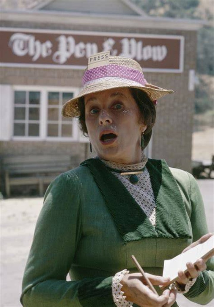 Katherine MacGregor biografía, edad, altura, esposa, net worth, familia