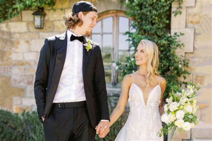 Kelly Olynyk Biography, Age, Height, Wife, Net Worth, Family