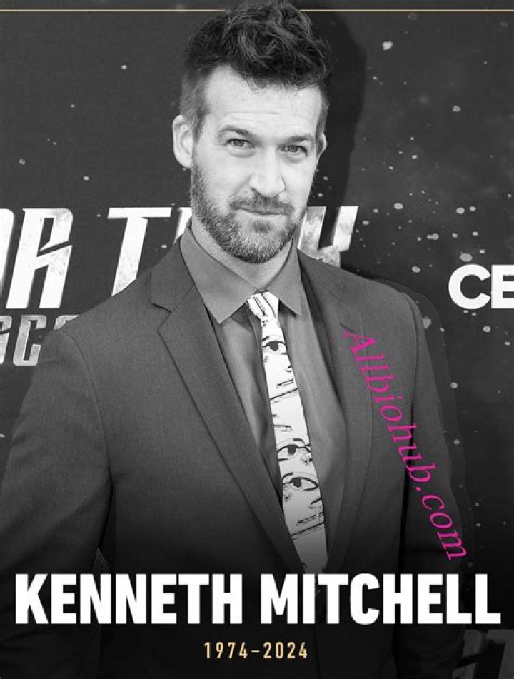 Kenneth Mitchell Biography, Age, Height, Wife, Net Worth, Family