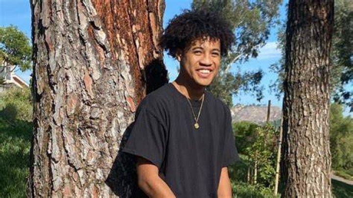 Kenny Bell biografía, edad, altura, esposo, net worth, familia