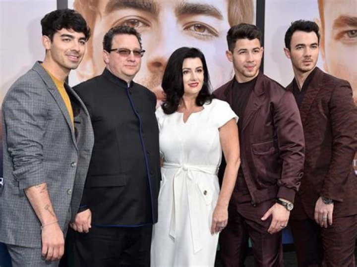 Kevin Jonas Biography, Age, Height, Wife, Net Worth, Family