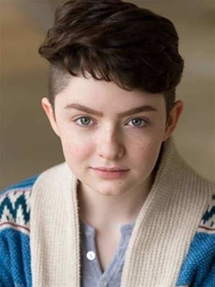 Lachlan Watson Biography, Age, Height, Net Worth, Family