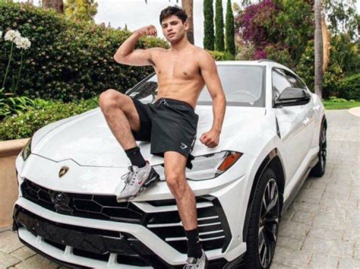 Lambda García Biography, Age, Height, Wife, Net Worth, Family