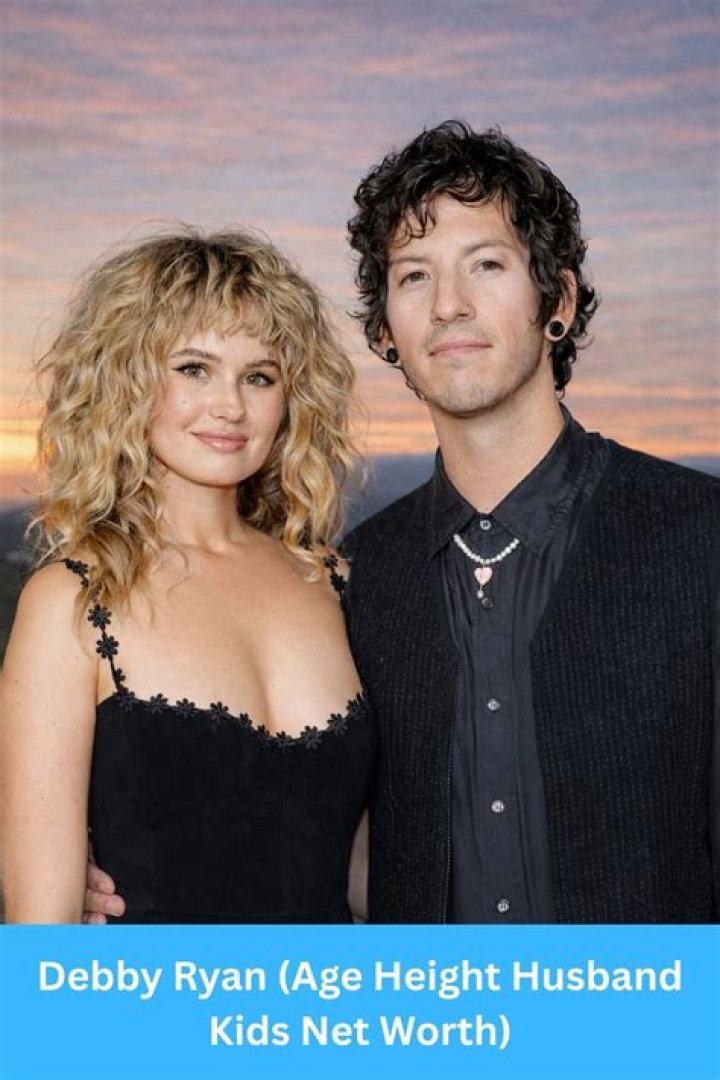 Leslie Ryan Biography, Age, Height, Husband, Net Worth, Family